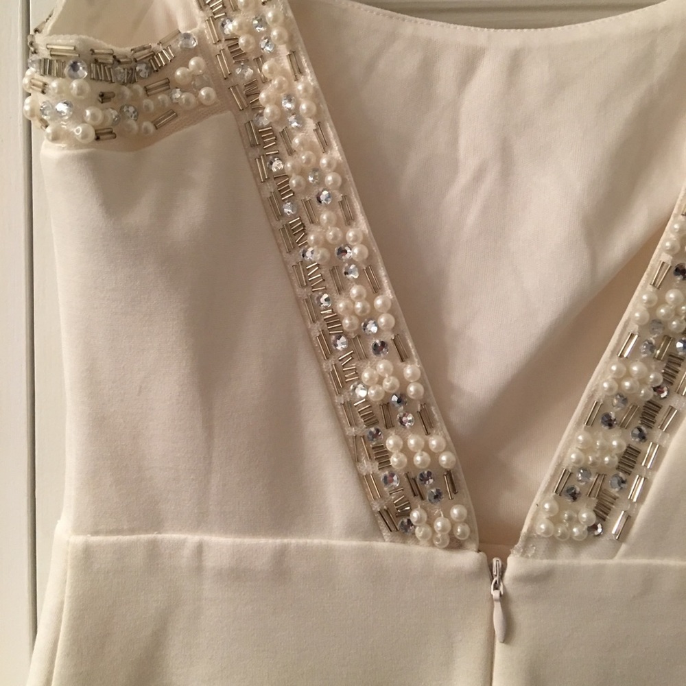 Lulu’s short white dress